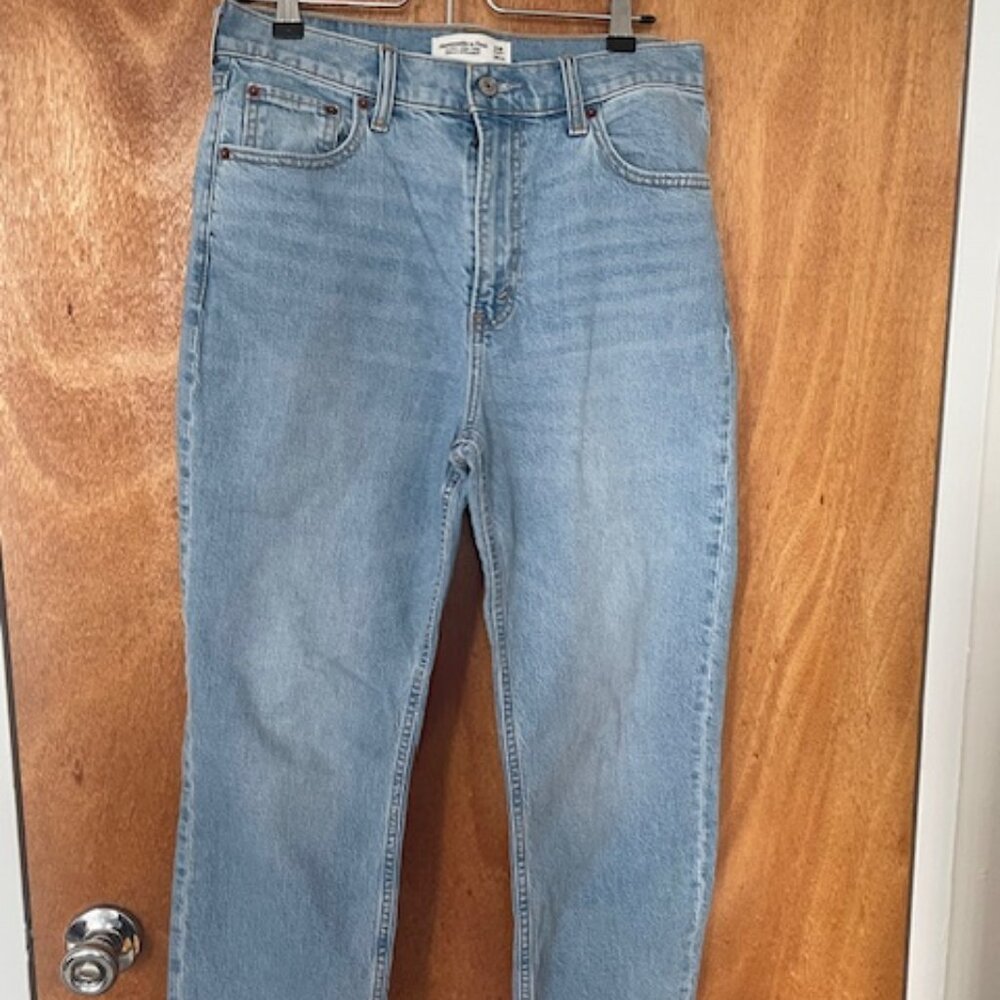 Abercrombie & Fitch Ultra High Rise Ankle Straight Jean, 29 Short